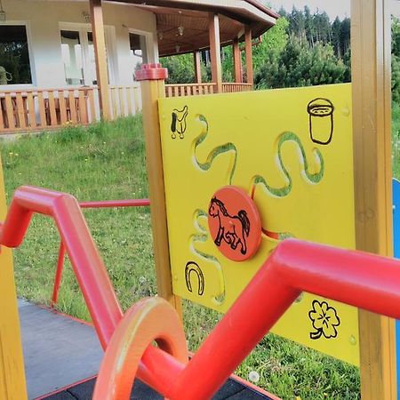 Farma Slunecny Dvur Apartmany A Family Stany Strecha Pod Strechou Hermanuv Mestec Εξωτερικό φωτογραφία