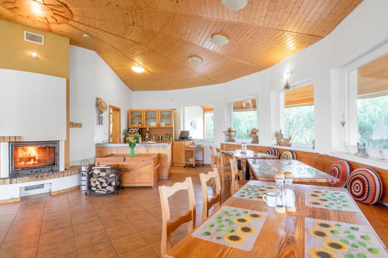 Farma Slunecny Dvur Apartmany A Family Stany Strecha Pod Strechou Hermanuv Mestec Εξωτερικό φωτογραφία