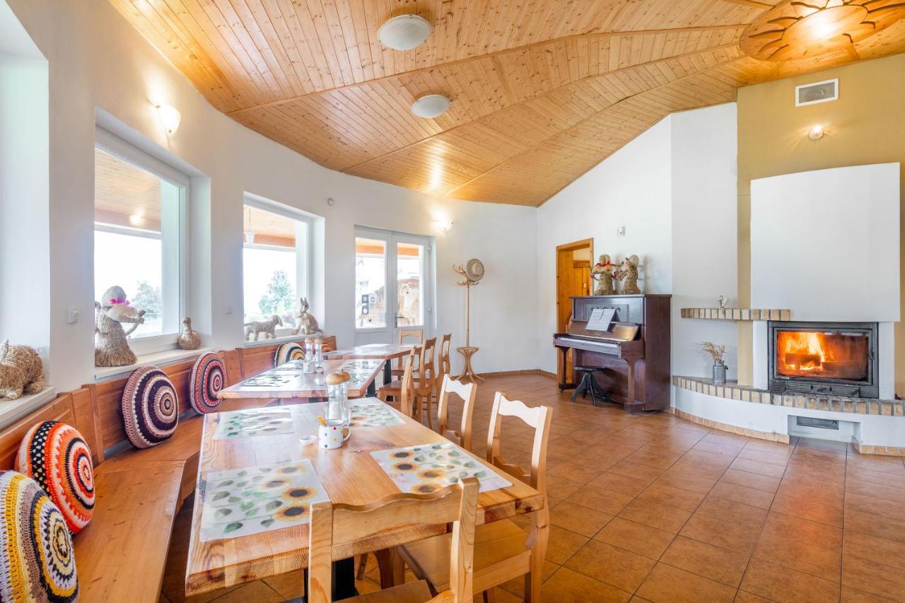 Farma Slunecny Dvur Apartmany A Family Stany Strecha Pod Strechou Hermanuv Mestec Εξωτερικό φωτογραφία