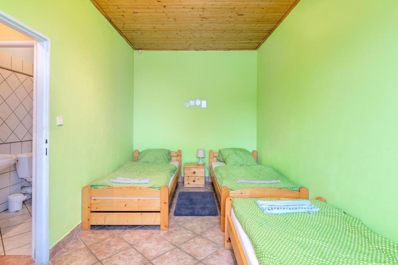 Farma Slunecny Dvur Apartmany A Family Stany Strecha Pod Strechou Hermanuv Mestec Εξωτερικό φωτογραφία