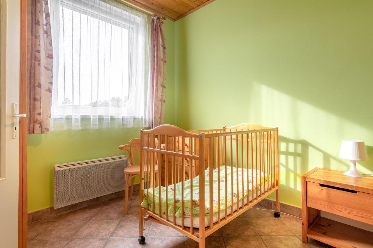 Farma Slunecny Dvur Apartmany A Family Stany Strecha Pod Strechou Hermanuv Mestec Εξωτερικό φωτογραφία